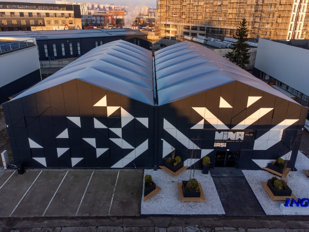Cort termoizolat pentru muzeu imersiv, vedere frontală ansamblu Iași